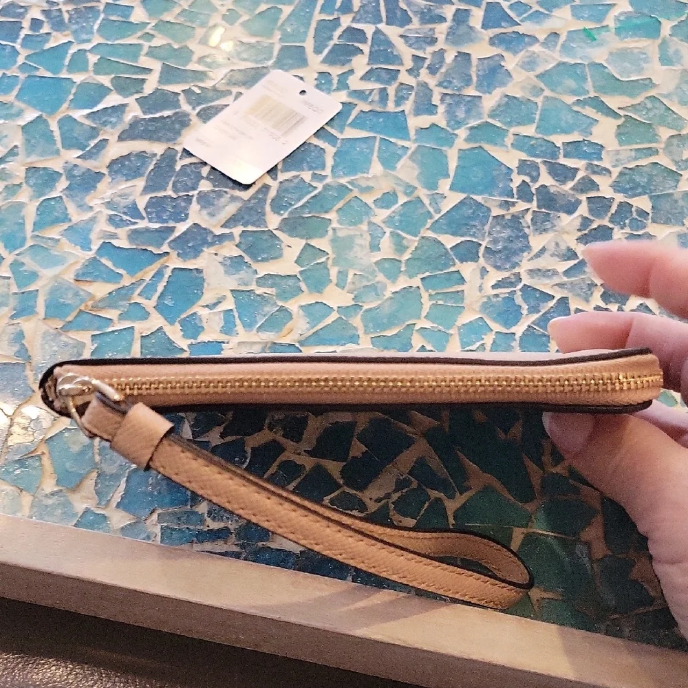 Coach Corner Zip Pebbled Leather Wristlet Clutch In Beechwood